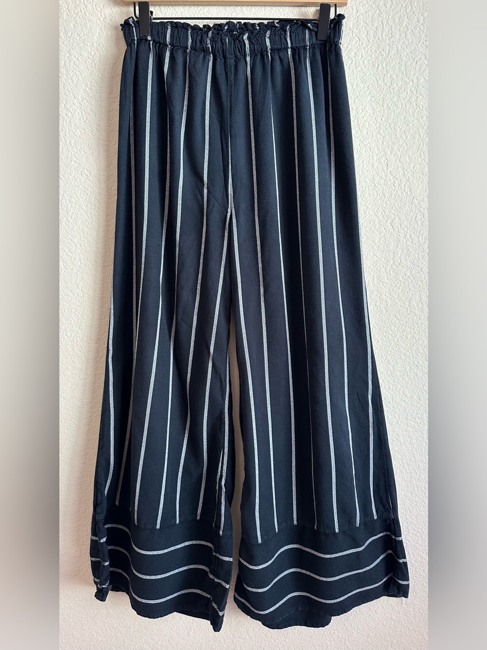 Billabong Flip Out Wide Leg Pants Black White Stripe Flowy Pull On Womens Size M